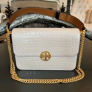 Tory Burch Chelsea Croc Embossed Convertible Shoulder Bag In Jamaica Sand